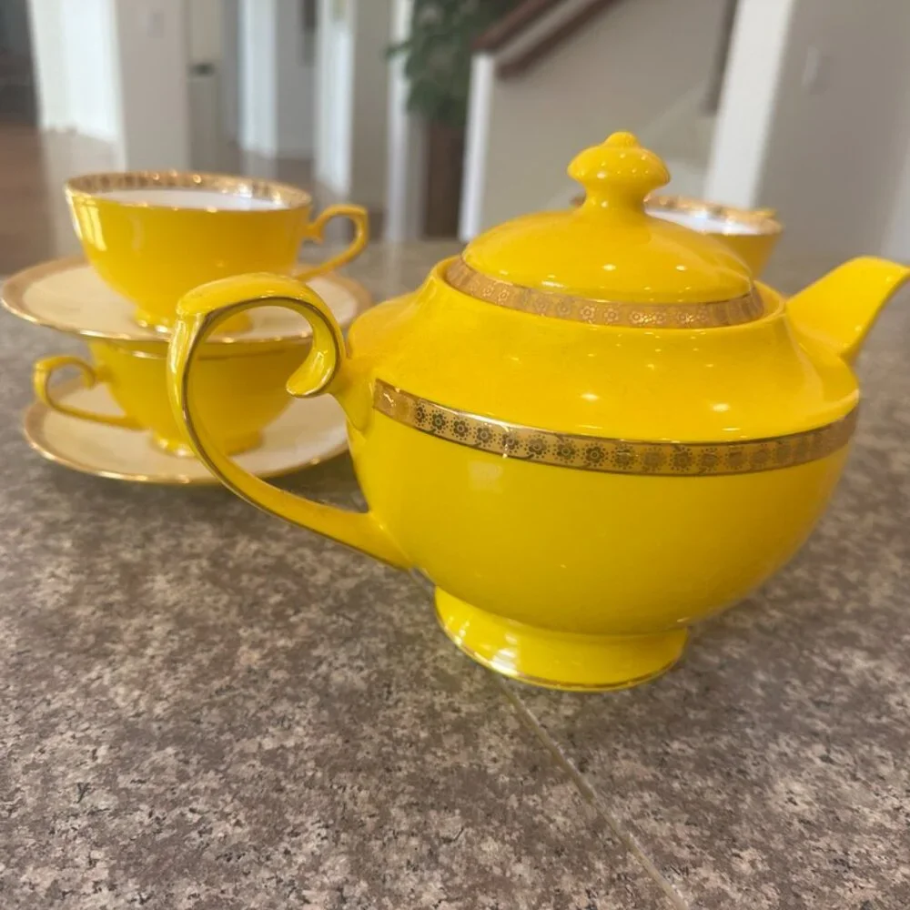 Tea Set - Picture 3 of 3